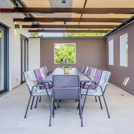 Pedena In Sveta Katarina - Haus Fuer 8-10 Personen Benazici