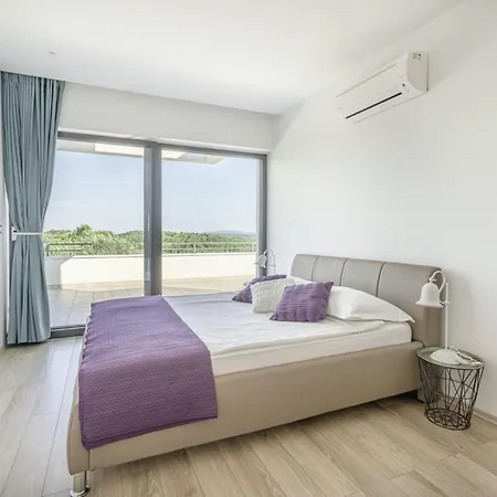 Pedena In Sveta Katarina - Haus Fuer 8-10 Personen * Benazici