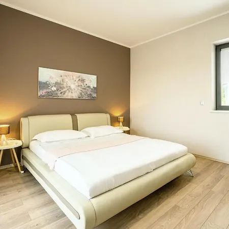 Villa Pedena In Sveta Katarina - Haus Fuer 8-10 Personen