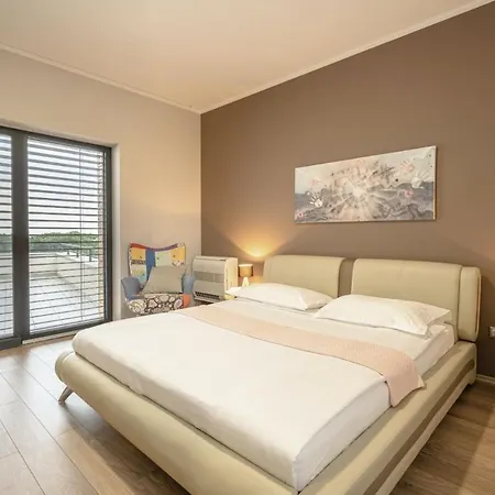 Pedena In Sveta Katarina - Haus Fuer 8-10 Personen *