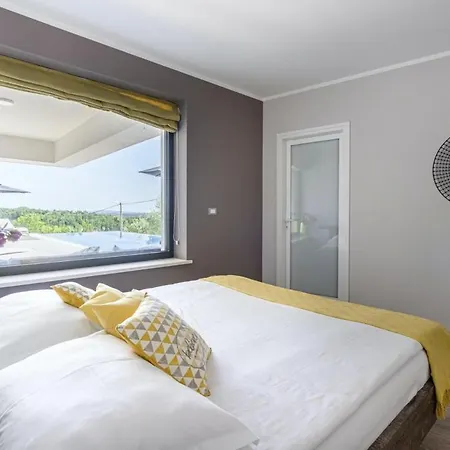 Pedena In Sveta Katarina - Haus Fuer 8-10 Personen