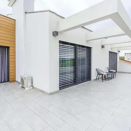 Pedena In Sveta Katarina - Haus Fuer 8-10 Personen Villa