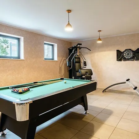Villa Pedena In Sveta Katarina - Haus Fuer 8-10 Personen *