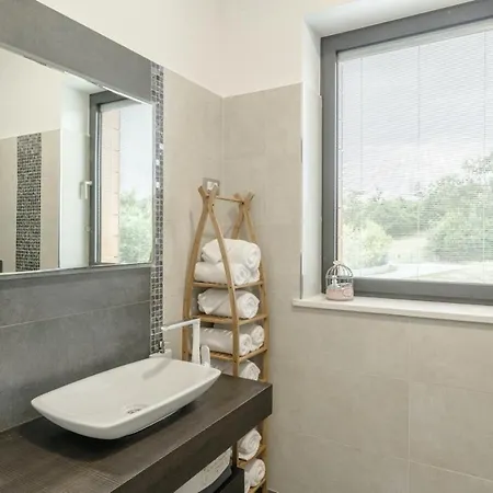 Pedena In Sveta Katarina - Haus Fuer 8-10 Personen Villa Benazici