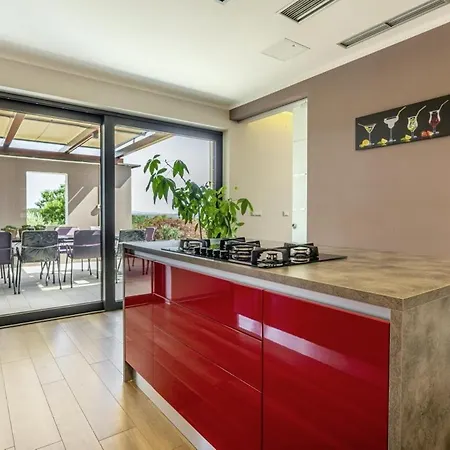 Villa Pedena In Sveta Katarina - Haus Fuer 8-10 Personen Benazici