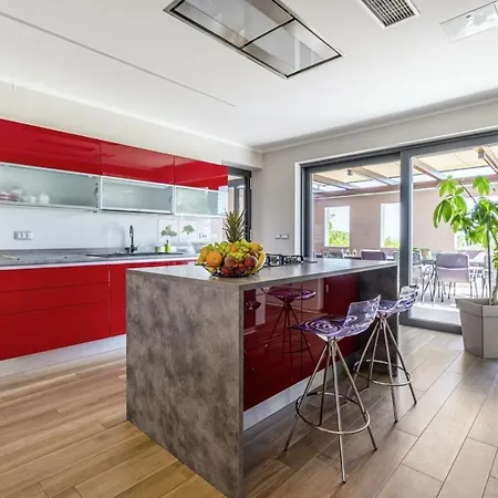 Pedena In Sveta Katarina - Haus Fuer 8-10 Personen
