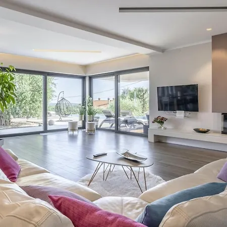 Villa Pedena In Sveta Katarina - Haus Fuer 8-10 Personen *