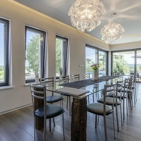 Villa Pedena In Sveta Katarina - Haus Fuer 8-10 Personen *
