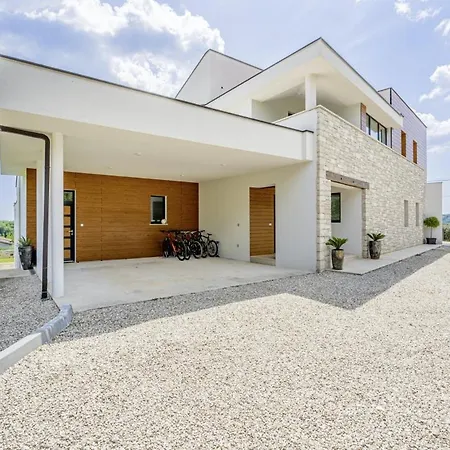 Pedena In Sveta Katarina - Haus Fuer 8-10 Personen *
