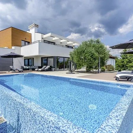 Pedena In Sveta Katarina - Haus Fuer 8-10 Personen Villa