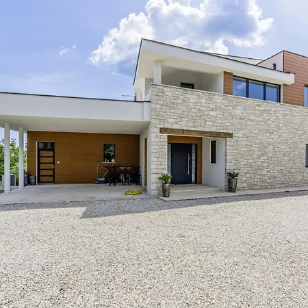 Pedena In Sveta Katarina - Haus Fuer 8-10 Personen