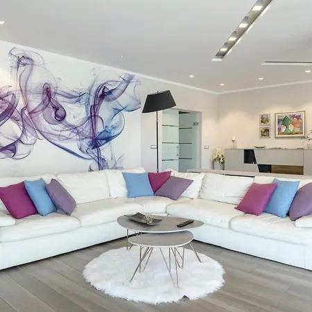 Villa Pedena In Sveta Katarina - Haus Fuer 8-10 Personen *